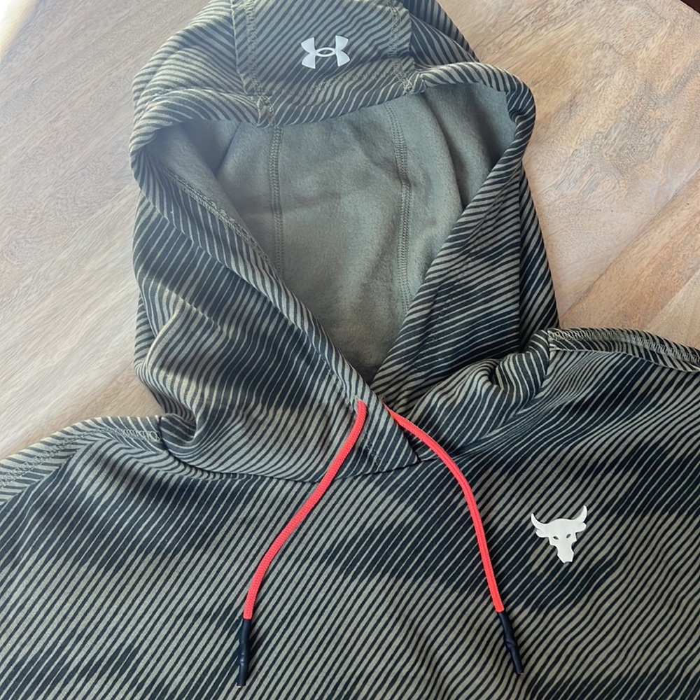 PROJECT ROCK Cropped Hoodie - Picture 3 of 7
